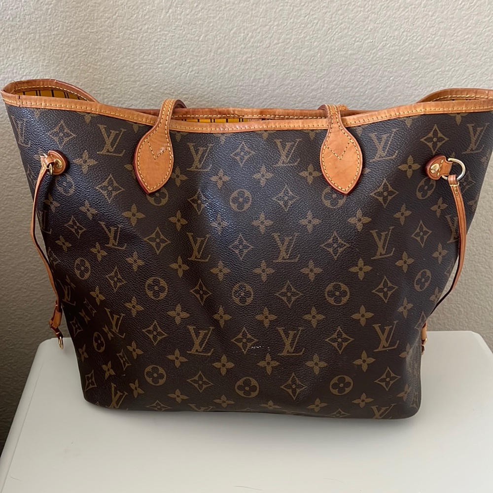 Louis Vuitton MM Neverfull